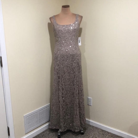 NWT Alex Evenings Gown Formal Maxi Dress Size 8 Beige Paisley Lace Sequins - Picture 2 of 11